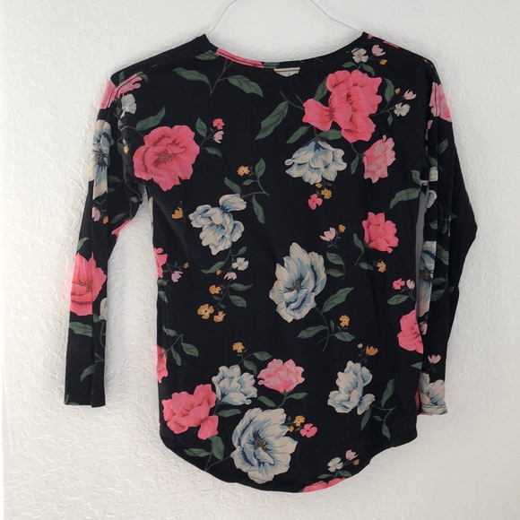 Black floral old navy shirt - Picture 2 of 3